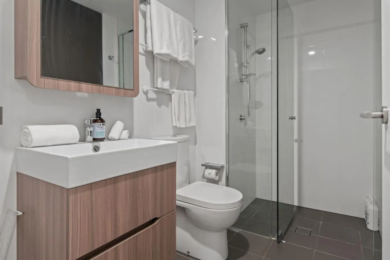 Ultimate Location Chic 2Br Rooftop Pool N Parking Brisbane